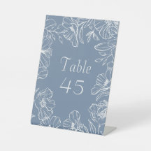 Elegante staubblaue Lilien-Hochzeitstisch-Nummernk