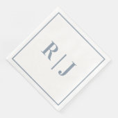 Elegante staubblaue Monogramm-Initialen Hochzeit Serviette (Ecke)