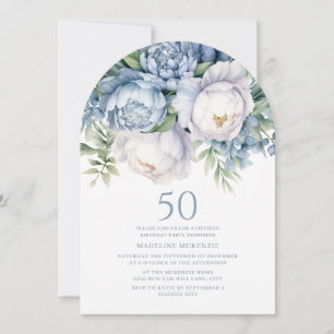 Elegante staubblaue weiße Blumen 50. Geburtstagsbo Einladung