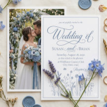 Elegante staubblaue Wildblumen-Foto-Hochzeit