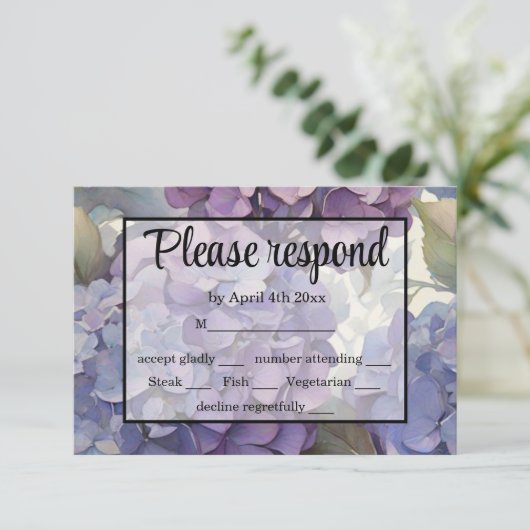 Elegante, staubige, lila Hydrangeas RSVP Karte (Stehend Vorderseite)