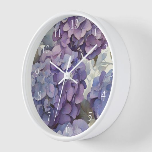 Elegante, staubige, lila Hydrangeas Uhr (Winkel)