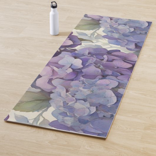 Elegante, staubige, lila Hydrangeas Yogamatte (Beispiel)