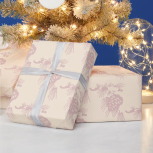 Elegante stilvolle blassrosa Tannenzapfen auf Beig Geschenkpapier