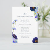Elegante Summer Floral Blue Hochzeitsunterkünfte Begleitkarte (Stehend Vorderseite)