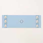 Elegante Swans & Monogram auf Light Blue Yogamatte (Vorderseite (Horizontal))