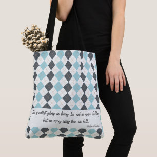 Elegante Tasche mit anpassbarem Diamantenkaro-Must