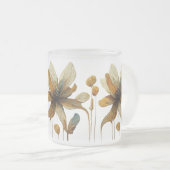 Elegante Tasse mit aufwändiger Goldarbeit. (VorderseiteRechts)