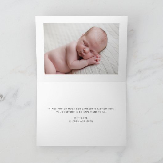 Elegante Taufe Baby Foto White Script Overlay Dankeskarte (Innenseite)
