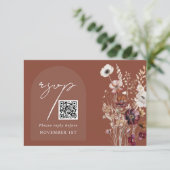 Elegante Terracotta Floral QR Code Hochzeit RSVP Karte (Stehend Vorderseite)