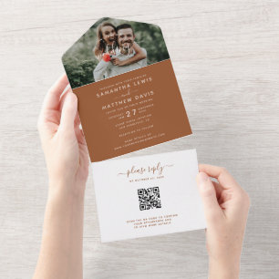 Elegante Terracotta Script Foto Wedding QR Code All In One Einladung