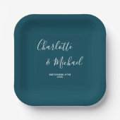 Elegante tiefblaue Skript-Minimalist-Hochzeit Pappteller (Vorderseite)