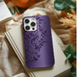 Elegante tiefe Lila Blumenspitze Lila Case-Mate iPhone Hülle<br><div class="desc">Lila Farbtöne metallischer Hintergrund mit tiefer lila Blumenspitze.</div>