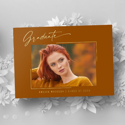 Elegante Tinte Script Foto Grad Burnt Orange Card Folieneinladung