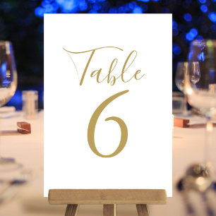 Elegante Tischnummern in Goldschrift