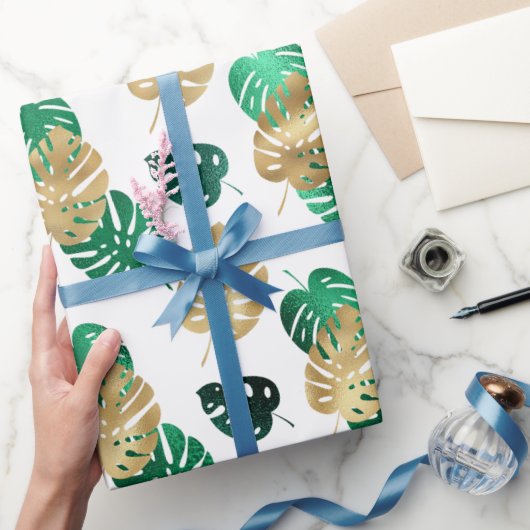 Elegante Tropical Gold & Green Monstera Blätter Geschenkpapier (Schenken)