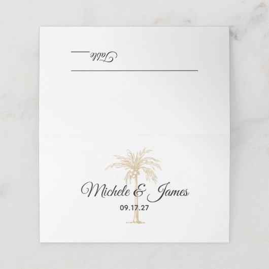 Elegante Tropical Gold Palm Tree Script Wedding Platzkarte (Außenseite Aufgefaltet)