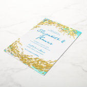 Elegante Tropical Gold Surfer Wave Beach Hochzeit Folieneinladung (Gedreht)