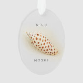 Elegante Tropical Junonia Beach Muschel Initials N Ornament (Rückseite)