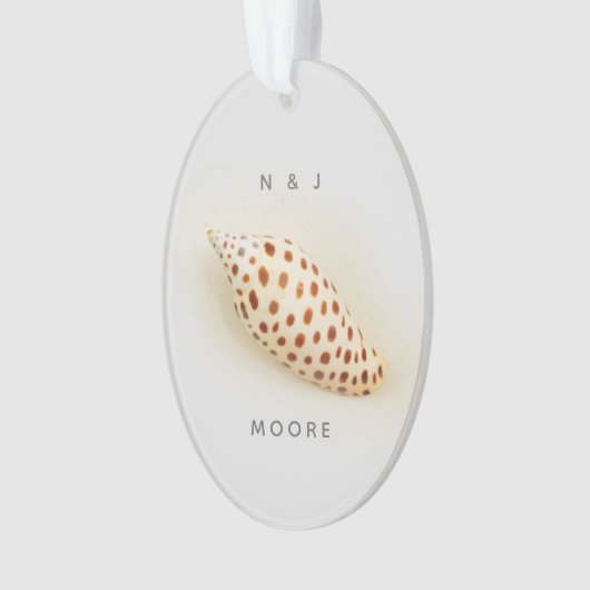 Elegante Tropical Junonia Beach Muschel Initials N Ornament (Vorderseite)