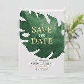 Elegante Tropical Monstera Leaf Wedding Save The Date (Stehend Vorderseite)