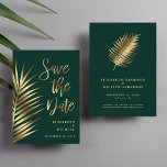 Elegante Tropical Palm Blätter Green Gold Save The Date<br><div class="desc">Minimale und elegante Ankündigung Datum freihalten-Karte mit goldfarbenen tropischen Farn-Blätter vor dunkelgrünem Hintergrund,  "Save the Date" in einem großen stilvollen Drehbuch und Ihren Namen und Save the Date Details in schlichter moderner Typografie. Ideal für eine Hochzeit in Urlaubsort.</div>