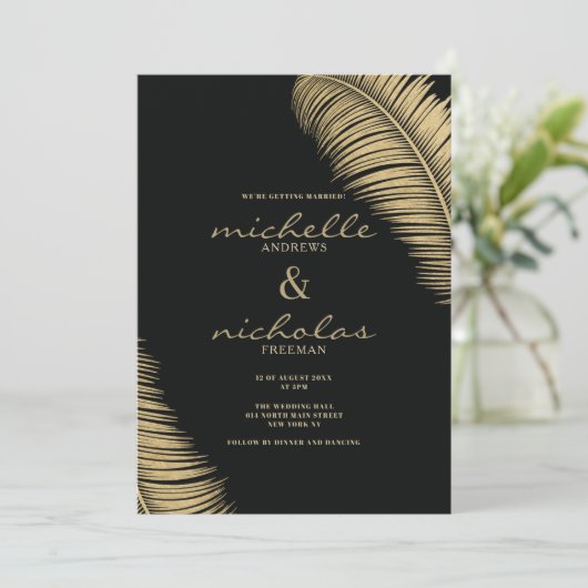 Elegante tropische Blätter in Schwarz und Gold Hoc Einladung (Stehend Vorderseite)