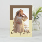 Elegante Typografie Foto Schwangerschaft Ankündigu Ankündigung (Stehend Vorderseite)