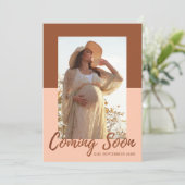 Elegante Typografie Foto Schwangerschaft Ankündigu Ankündigung (Stehend Vorderseite)