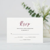 Elegante Typografie | Marsala Wedding RSVP Karte (Stehend Vorderseite)