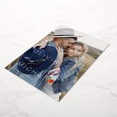 Elegante Typografie Save the Date Foto Silver Folieneinladung (Gedreht)