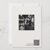 Elegante Typografie Zeitgenössisches Foto QR-Code Save The Date (Rückseite)