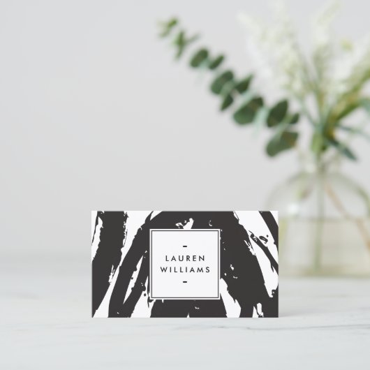 Elegante und Abstrakte Schwarz-Weiß-Pinselstriche Visitenkarte (Stehend Vorderseite)