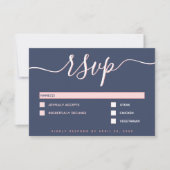 Elegante und moderne Script Navy & Blush Wedding R RSVP Karte (Vorderseite)