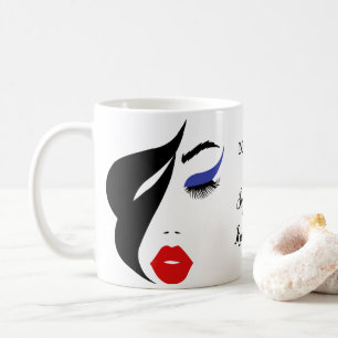 Elegante und weibliche Makeup-Künstlerin Kaffeetasse