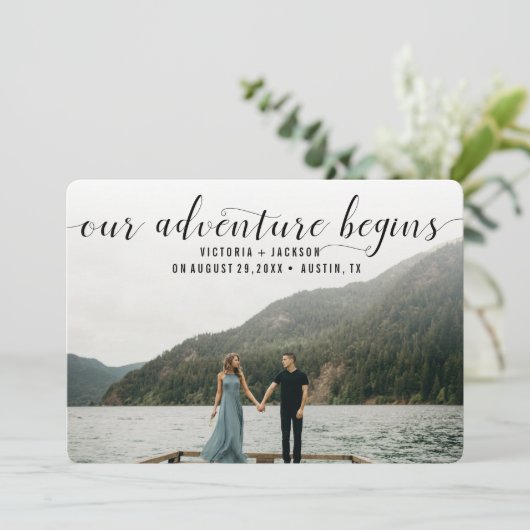 Elegante Unser Abenteuer beginnt Save the Date Fot (Stehend Vorderseite)