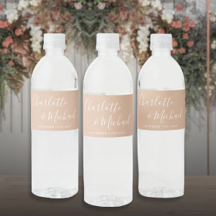 Elegante Unterschrift Schrift Tan Taupe Hochzeit Wasserflaschenetikett