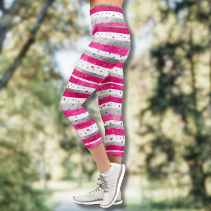 Elegante Valentins-Pink Silber-Herzen auf Gestreif Capri Leggings