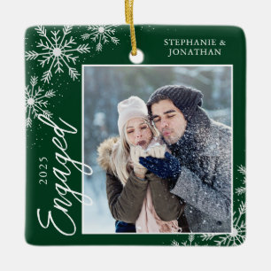 Elegante Verlobte Weihnachtsschneeflocken Grün Keramikornament