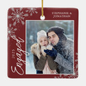 Elegante Verlobte Weihnachtsschneeflocken Rot Keramikornament (Rückseite)