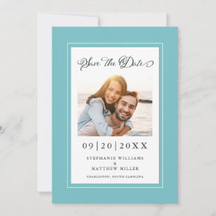 Elegante Verlobungsfotos vom Brautpaar in Aqua Save The Date