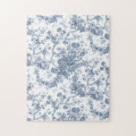 Elegante Vintage französische Stickereitoilette Puzzle<br><div class="desc">Elegantes und verziertes Vintag-weiß-blaues Jouy-Muster mit exotischen Blume,  Weinreben und Blättern,  die mit Garland und Körben von Rose verwoben sind. Dieses Muster wurde um 1910 in der Smithsonian-Sammlung aus einem historischen französischen Textilfragment adaptiert. Muster sind hoch,  können aber nicht gekachelt werden.</div>