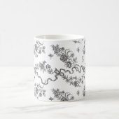 Elegante Vintage Gravierschwarze Rose und Ribbons Kaffeetasse (Mittel)