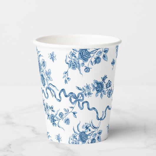 Elegante Vintage, gravierte blaue Rose und Ribbons Pappbecher (Vorderseite)