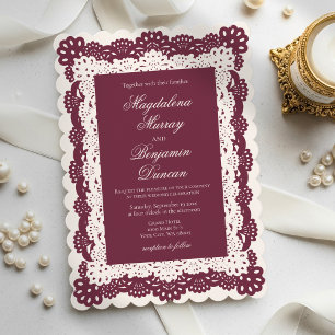 Elegante Vintage-Hochzeit in Burgund und Elfenbein Einladung