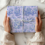 Elegante Vintage lila Blautöle Geschenkpapier<br><div class="desc">Vintage lila blaue Toile de jouy Wrapping Paper. Diese toile de jouy Vintage Geschenktasche wird durch die exquisiten Entwürfe der französischen Landschaftsszenen inspiriert. Diese ausgeklügelten Toilabdrücke sind derzeit ein Alltagswut. Die Designs sind klassisch und romantisch mit stilvollen Farben. Das perfekte Wrapping Paper für Geburtstage,  Valentinstag,  Weihnachten oder andere Anlässe.</div>