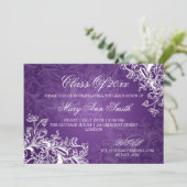 Elegante Vintage Wirbel Graduation Party Lila Einladung (Stehend Vorderseite)