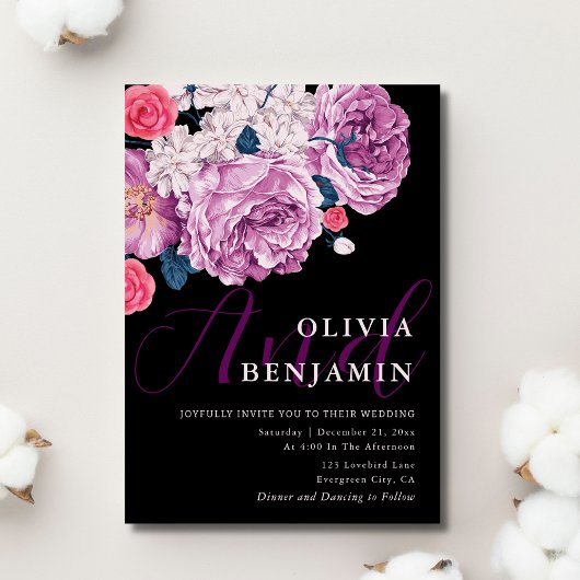 Elegante Violet Rose Calligraphy Black Wedding Einladung