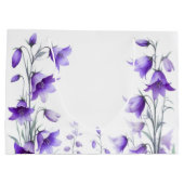 Elegante violette Blumen Große Geschenktüte (Rückseite)