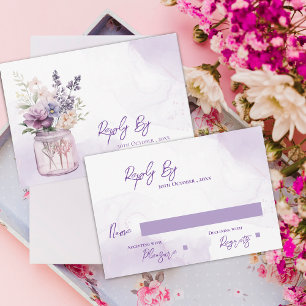 Elegante violette Blumen in Mason Jar Blumenzehen RSVP Karte